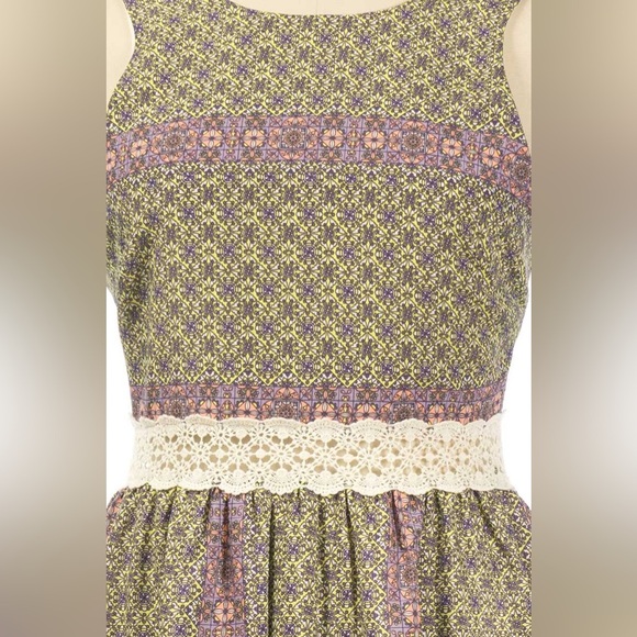 Everly Julia Lace Waist Skater Dress Floral Lace Green and Purple size Medium - Picture 12 of 15